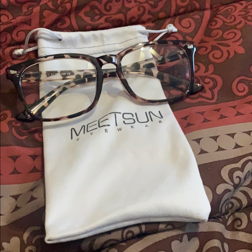 Blue light blocking glasses